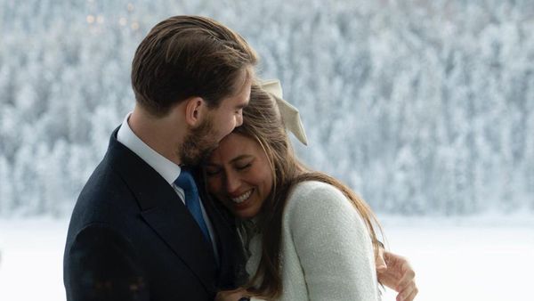 Foto Pernikahan Pangeran Tampan Yunani, Sederhana & Hanya di Catatan Sipil
