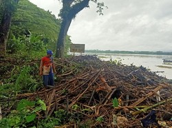 Produksi Listrik PLTA Mrica Disetop Sementara Gegara Sampah