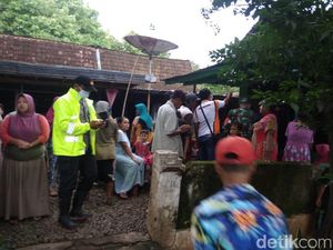 Mayat Bayi Perempuan Ditemukan Hanyut di Sungai Situbondo Mayat Bayi Perempuan Ditemukan Hanyut di Sungai Situbondo