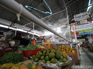 Perketat Protokol Kesehatan, Ada Sekat Plastik di Pasar Gede Solo Perketat Protokol Kesehatan, Ada Sekat Plastik di Pasar Gede Solo