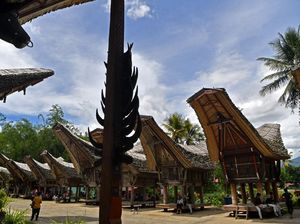 Mengenal Rumah Adat Tongkonan Toraja, Sejarah hingga Keunikan Arsitekturnya Mengenal Rumah Adat Tongkonan Toraja, Sejarah hingga Keunikan Arsitekturnya