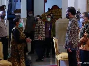 Jokowi Serahkan Rp 39,2 M Dana Kompensasi ke Korban Terorisme Masa Lalu