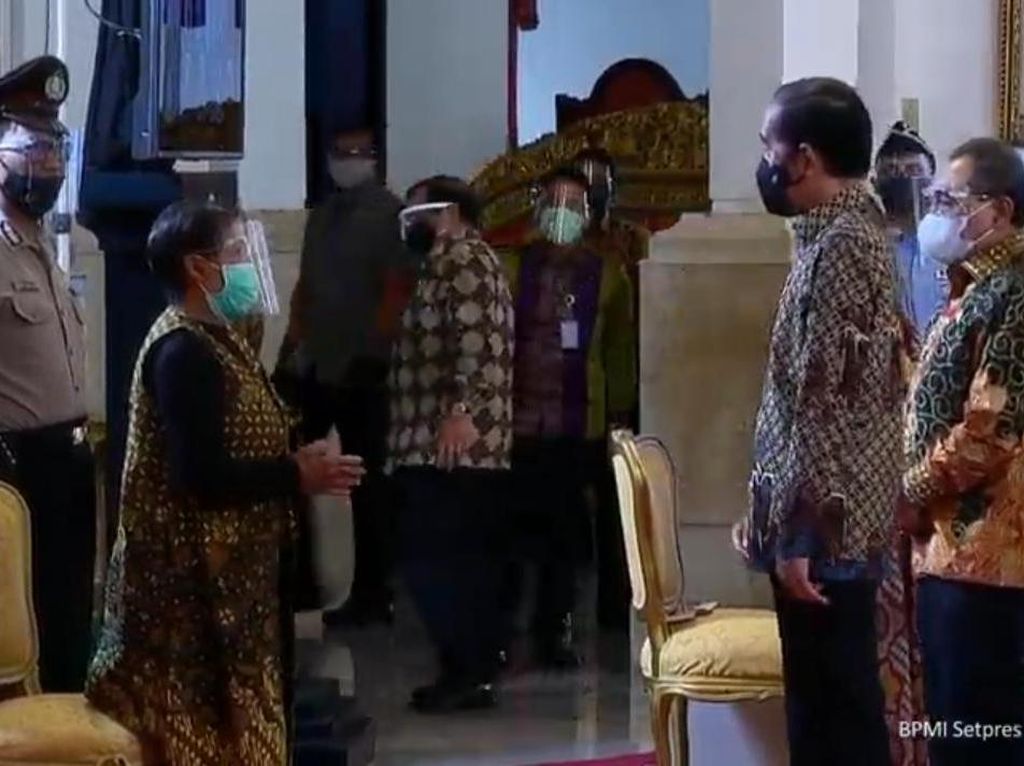 Jokowi Serahkan Rp 39,2 M Dana Kompensasi ke Korban Terorisme Masa Lalu Jokowi Serahkan Rp 39,2 M Dana Kompensasi ke Korban Terorisme Masa Lalu