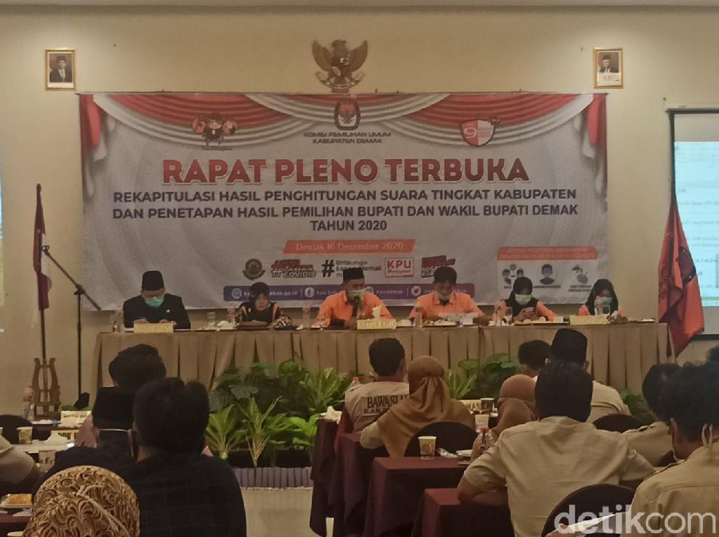 Rekapitulasi KPU Demak: Paslon Dokter Eisti-Ali Unggul 56,82% Rekapitulasi KPU Demak: Paslon Dokter Eisti-Ali Unggul 56,82%