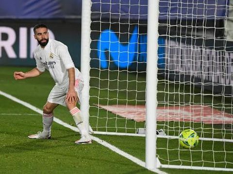 Real Madrid's Spanish defender Dani Carvajal eyes the ball after Athletic Bilbao's Spanish defender Ander Capa scored a goal during the Spanish league football match between Real Madrid CF and Athletic Club Bilbao at the Alfredo di Stefano stadium in Madrid on December 15, 2020. (Photo by OSCAR DEL POZO / AFP)