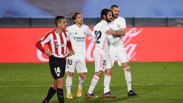 MADRID, SPAIN - DECEMBER 15: Karim Benzema of Real Madrid celebrates with Luka Modric and Isco after scoring his sides third goal as Dani Garcia of Athletic Bilbao reacts during the La Liga Santander match between Real Madrid and Athletic Club at Estadio Alfredo Di Stefano on December 15, 2020 in Madrid, Spain. Sporting stadiums around Spain remain under strict restrictions due to the Coronavirus Pandemic as Government social distancing laws prohibit fans inside venues resulting in games being played behind closed doors.  (Photo by Denis Doyle/Getty Images)