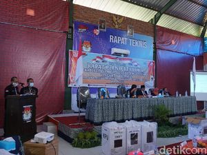 Kesalahan Hitung dan Input Data Warnai Rekapitulasi Pilkada Mojokerto