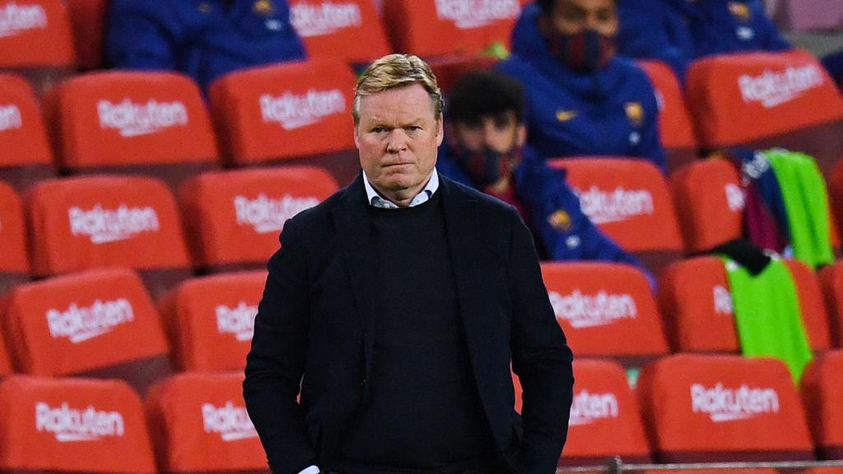 Pelatih Barcelona Ronald Koeman khawatir dengan lapangan artifisial di markas Cornella jelang laga Copa del Rey. (Foto: Getty Images/David Ramos)