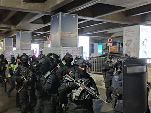 Simulasi di Stasiun MRT Lebak Bulus, 1 Teroris Ditembak Mati