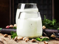 Susu Pistachio Sama Bagusnya Dengan Susu Almond? Ini Kata Ahli