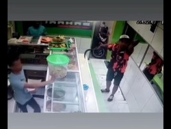 Ulah Pria Berbaju Ormas Peras Pemilik Warteg Berakhir di Kantor Polisi
