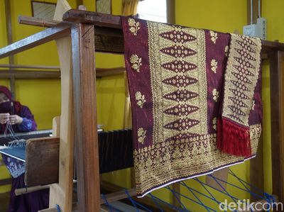 Potret Desa Tenun yang Kainnya Favorit Warga Brunei
