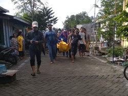 Bocah 12 Tahun yang Terseret Arus Kali Lamong Ditemukam Tewas