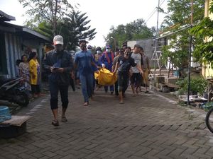 Bocah 12 Tahun yang Terseret Arus Kali Lamong Ditemukam Tewas Bocah 12 Tahun yang Terseret Arus Kali Lamong Ditemukam Tewas