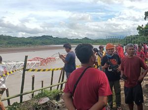 Tower BTS yang Miring Tergerus Arus Sungai di Brebes Akhirnya Roboh!
