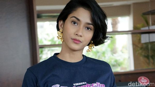 Tatapan Aghniny Haque Bikin Luluh