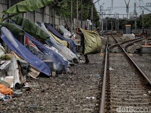 Ikuti Arahan Prabowo, Pemprov Siapkan Relokasi Sementara Warga Tepi Rel Senen