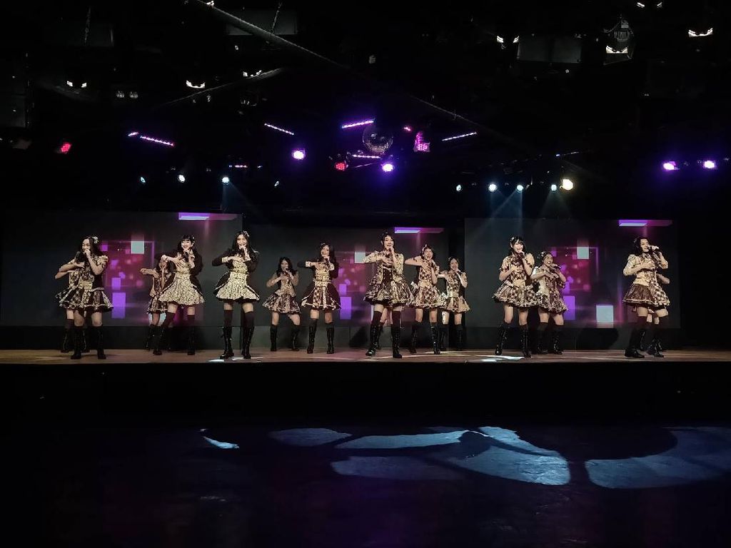 Manisnya JKT48 Hibur Penonton di Joyland Festival 2022
