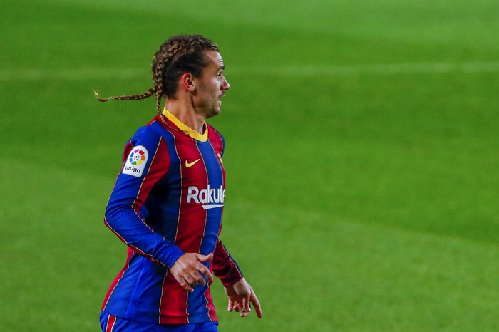 Barcelonas Antoine Griezmann in action during the Spanish La Liga soccer match between FC Barcelona and Real Sociedad at the Camp Nou stadium in Barcelona, Spain, Wednesday, Dec. 16, 2020. (AP Photo/Joan Monfort)
