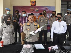 Bacok dan Tusuk Mati Tetangganya, Ayah-Anak di Bogor Ditangkap Polisi