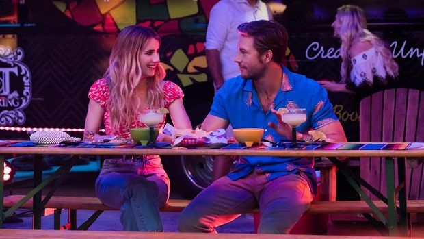HOLIDATE (2020) L to R: Emma Roberts as Sloane Reed & Luke Bracey as Jackson Pieretti. Cr. Steve Dietl / Netflix