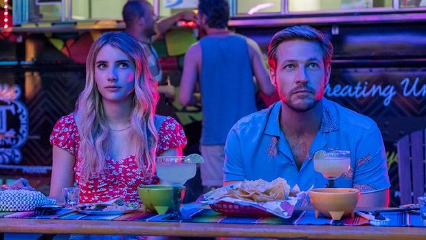 HOLIDATE (2020) L to R: Emma Roberts as Sloane Reed & Luke Bracey as Jackson Pieretti. Cr. Steve Dietl / Netflix