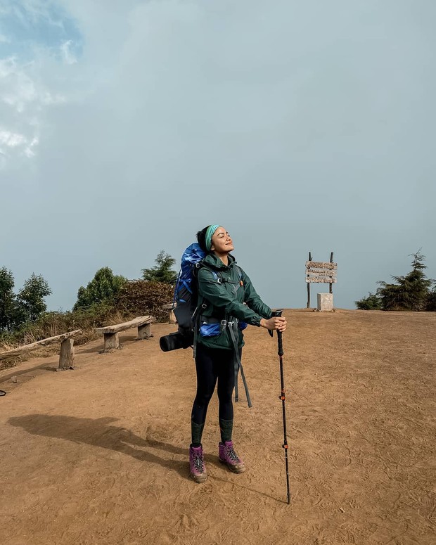 Hobi Naik Gunung? Jangan Lupa Bawa 6 Barang Ini untuk Jaga Kesehatan Kulit