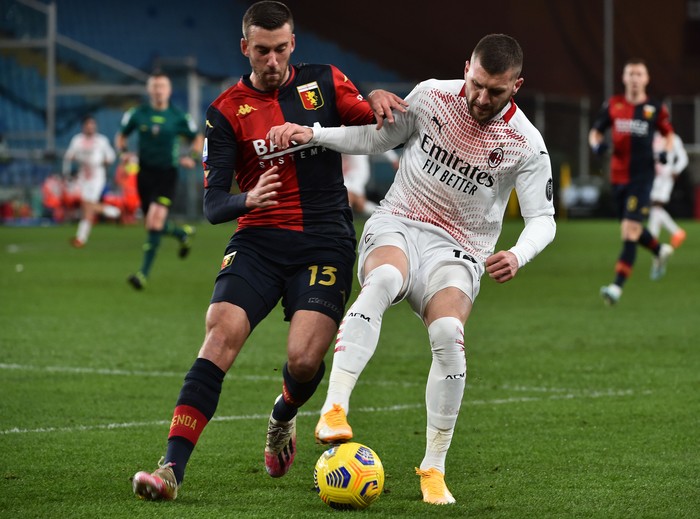 GENOA, ITALY - DECEMBER 16:  Mattia Bani of Genoa CFC battles for the ball with Ante Rebic of AC Milan during the Serie A match between Genoa CFC and AC Milan at Stadio Luigi Ferraris on December 16, 2020 in Genoa, Italy. (Photo by Paolo Rattini/Getty Images)