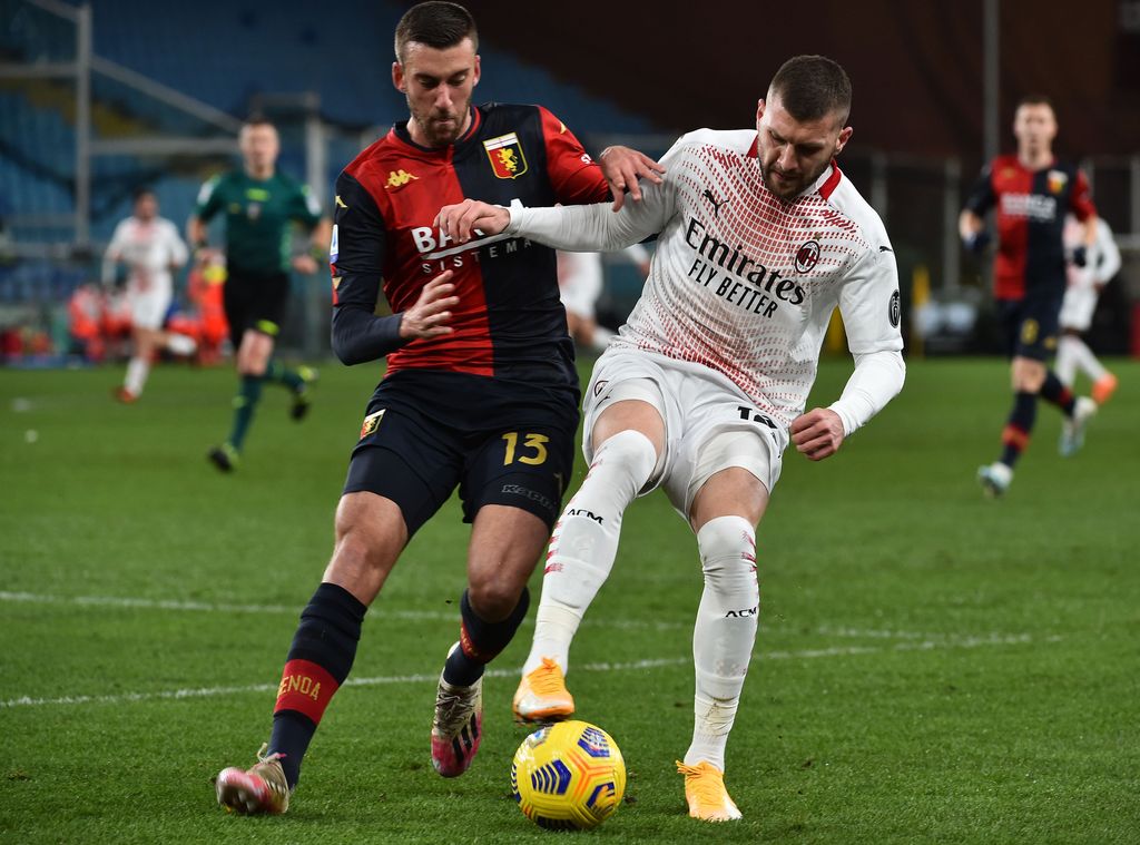 GENOA, ITALY - DECEMBER 16:  Mattia Bani of Genoa CFC battles for the ball with Ante Rebic of AC Milan during the Serie A match between Genoa CFC and AC Milan at Stadio Luigi Ferraris on December 16, 2020 in Genoa, Italy. (Photo by Paolo Rattini/Getty Images)