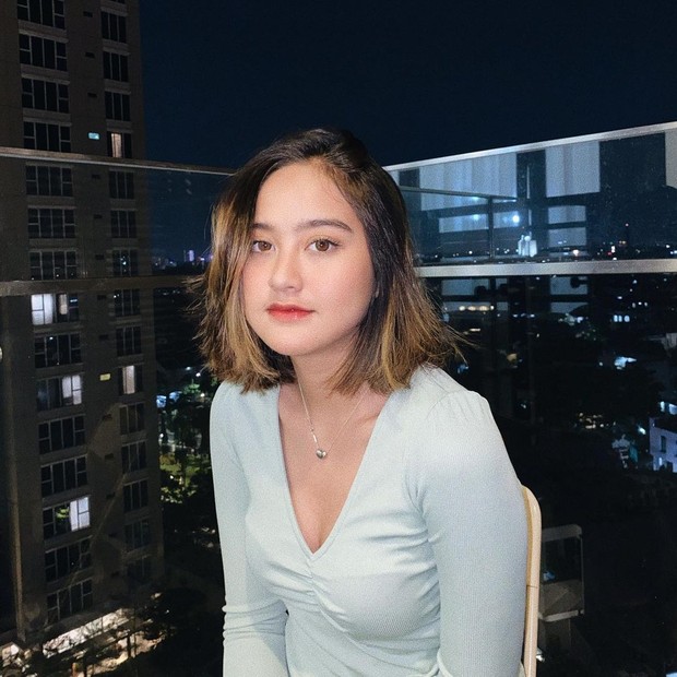 Meski masih remaja, kemampuan akting Salshabilla Adriani tidak diragukan. Sejumlah judul sinetron dan FTV telah dibintanginya, di antaranya Rain, Anak Jalanan, dan 7 Manusia Harimau New Generation.