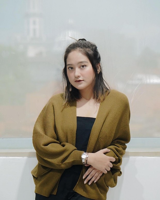 Berkat kemampuan aktingnya, Salshabilla pun mendapat tawaran bermain film. Dua film terbaru yang dibintanginya bakal segera rilis, yakni Maliq & Elsa dan Warkop DKI Reborn 4.