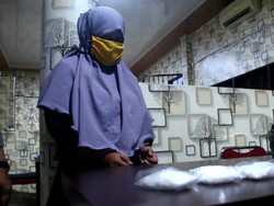 Jadi Bandar Sabu, Emak-emak Diciduk Polisi yang Nyamar