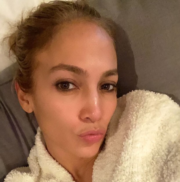 JLo saat tak mengenakan makeup