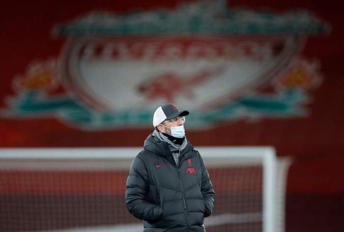 LIVERPOOL, ENGLAND - DECEMBER 16: Jurgen Klopp, Manager of Liverpool wears a face mask as he looks on during the warm ups prior to the Premier League match between Liverpool and Tottenham Hotspur at Anfield on December 16, 2020 in Liverpool, England. A limited number of fans (2000) are welcomed back to stadiums to watch elite football across England. This was following easing of restrictions on spectators in tiers one and two areas only.  (Photo by Clive Brunskill/Getty Images)