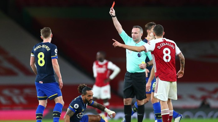 LONDON, ENGLAND - DECEMBER 16: Dani Ceballos of Arsenal reacts to match referee Paul Tierney who shows a red card to Gabriel of Arsenal (not pictured) during the Premier League match between Arsenal and Southampton at Emirates Stadium on December 16, 2020 in London, England. The match will be played without fans, behind closed doors as a Covid-19 precaution. (Photo by Clive Rose/Getty Images)