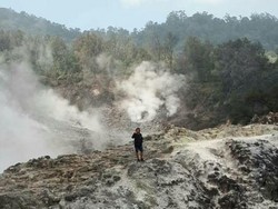 Gunung Salak Punya Kawah Putih yang Cantik Banget!
