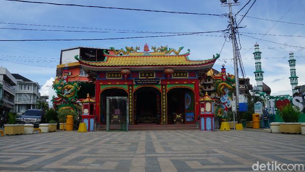 Potret Vihara Tertua dan Ikonik di Singkawang