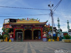 Sudah Pernah Berkunjung ke Vihara Tertua di Singkawang?