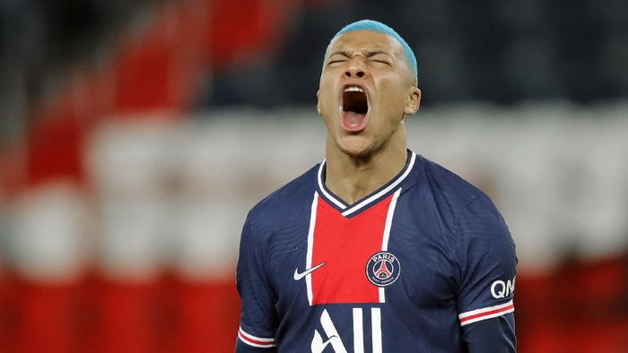Kylian Mbappe PSG PSGs Kylian Mbappe reacts after missing a goal during the French League One soccer match between Paris Saint-Germain and Lorient at the Parc des Princes in Paris, France, Wednesday, Dec. 16, 2020. (AP Photo/Christophe Ena)