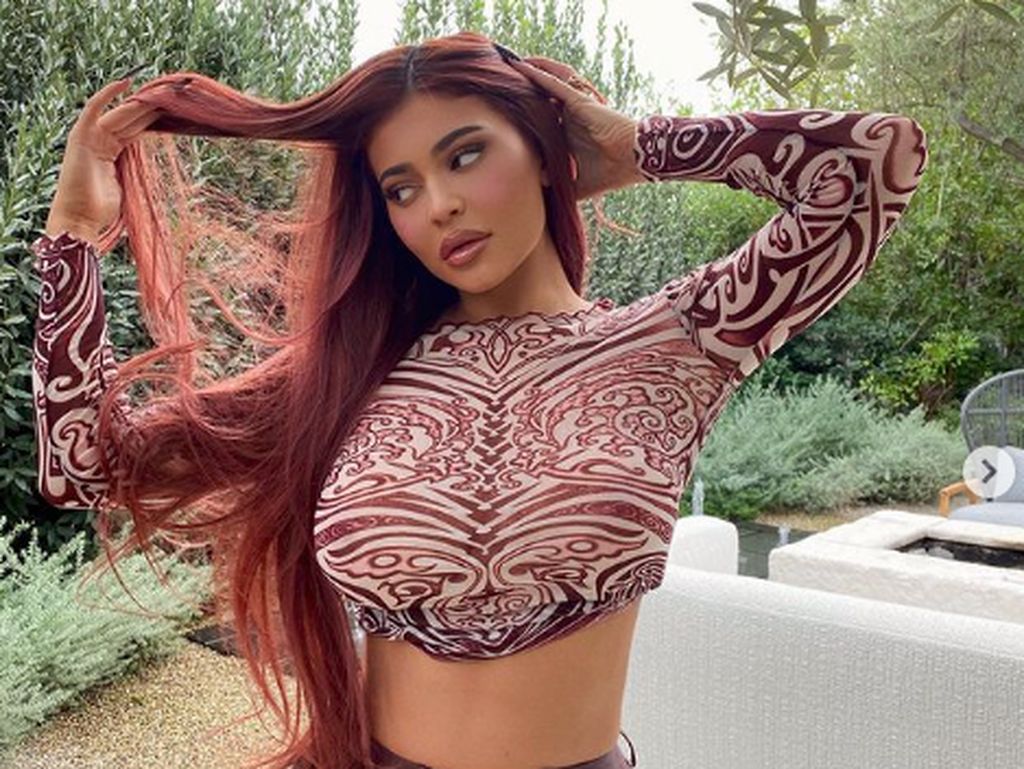 Promosi Makeup Terbaru, Kylie Jenner Pose Nyaris Tanpa Busana Promosi Makeup Terbaru, Kylie Jenner Pose Nyaris Tanpa Busana