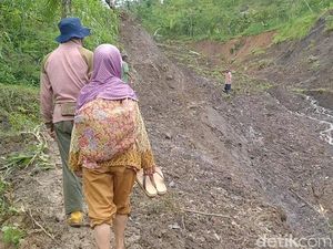 Detik-detik Mencekam Lahan 5 Ha di Pekalongan Amblas Bak Ditelan Bumi
