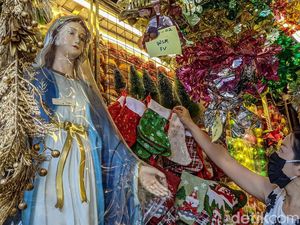 Suasana Jelang Natal dan Tahun Baru Tak Biasa di Pasar Asemka