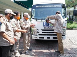 Penanganan COVID-19 di Magetan Kini Lebih Maksimal dengan Mobil PCR Baru