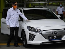 Kendaraan Dinas Belum Ganti Mobil Listrik, Menko Airlangga: G20 Dulu