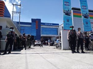 TNI-Polri Kawal Pencairan Dana Natal untuk Warga Suku Kamoro Mimika