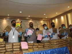 Polres Jakbar Gagalkan Pengiriman 173 Kg Ganja dalam Truk Kedondong