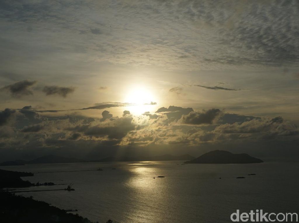 Tempat Terbaik Melihat Sunset di Barat Borneo