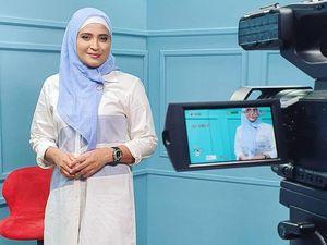 8 Gaya Hijab Rahma Sarita, Staf MPR yang Dipecat karena Hina Pancasila 8 Gaya Hijab Rahma Sarita, Staf MPR yang Dipecat karena Hina Pancasila