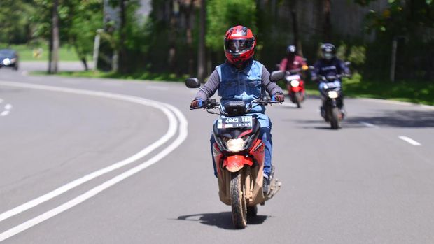 Suzuki Nex Crossover.