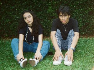 J Jey Berkolaborasi dengan Tarrarin Svmmerdose dalam Let Me Be U J Jey Berkolaborasi dengan Tarrarin Svmmerdose dalam Let Me Be U